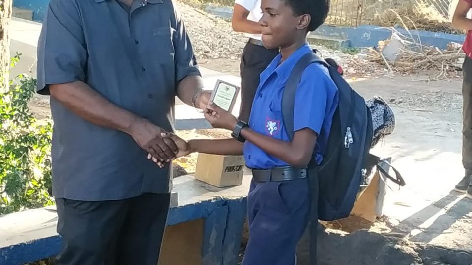 Christoff-Legister-receiving-his-Honour-Roll-award-from-the-principal